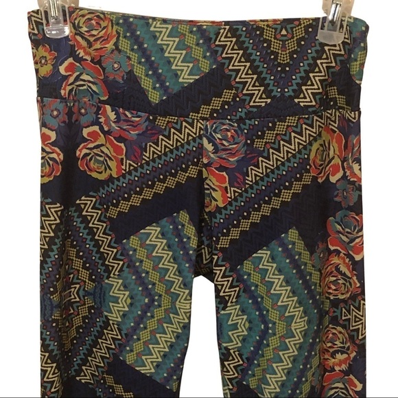 Onzie Ladies Crop Patterned Yoga Workout Leggings - Picture 4 of 5